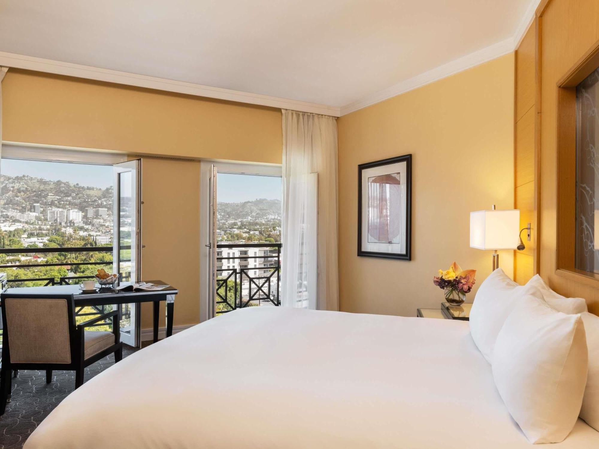 Luxuriöses Zimmer mit Blick auf Hollywood Hill und 1 Kingsize-Bett