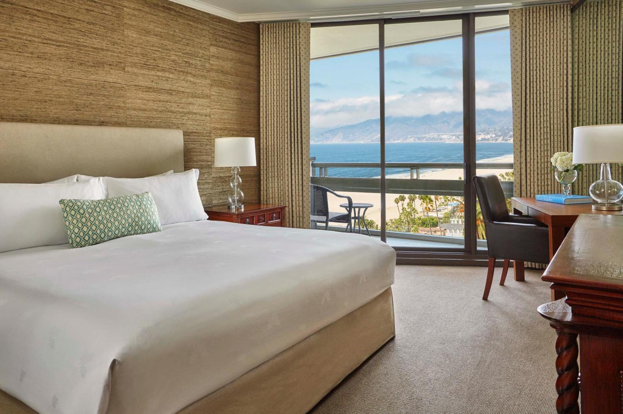 Deluxe King Room with Ocean View,991616731:JPEG