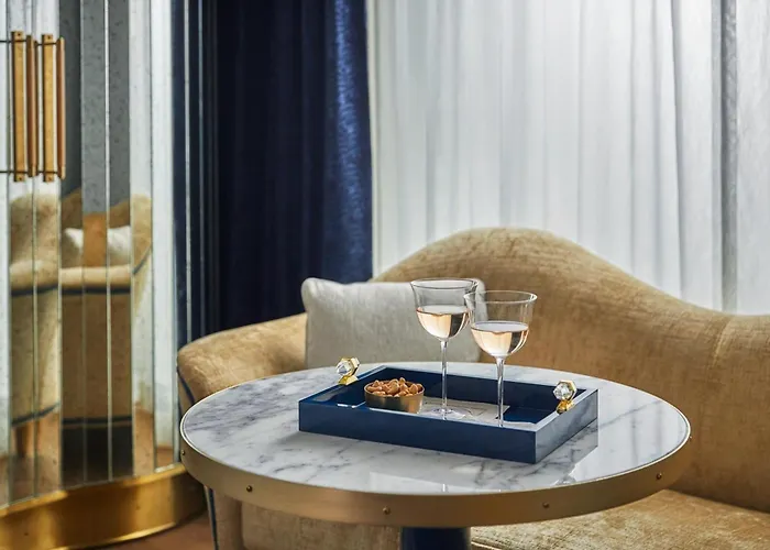 Pet Friendly hotel: The Sun Rose West Hollywood