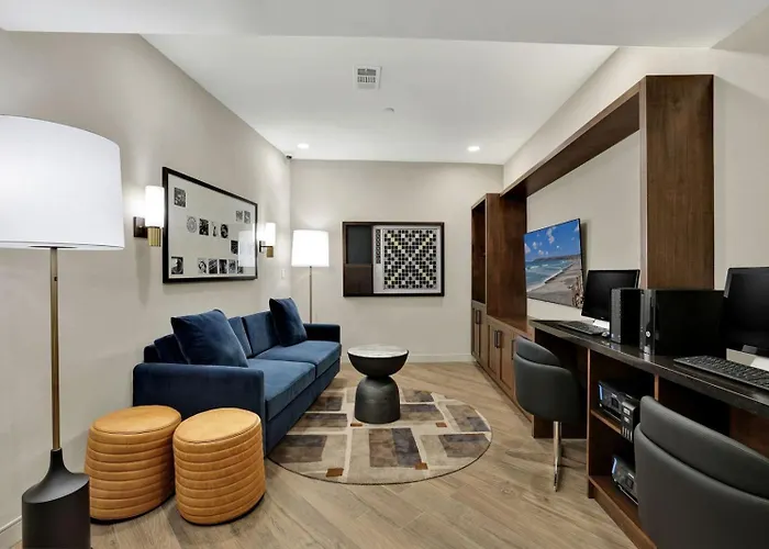 Best Western Plus Sunset Plaza Hotel